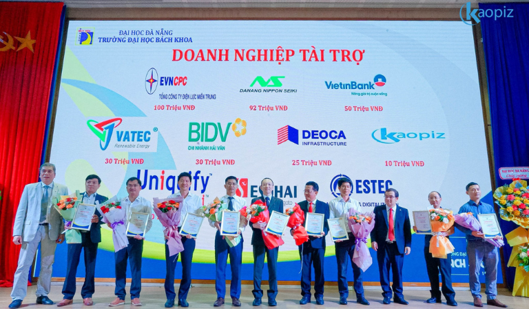 Kaopiz Danang Provides Scholarships at University of Science and Technology’s Opening Ceremony