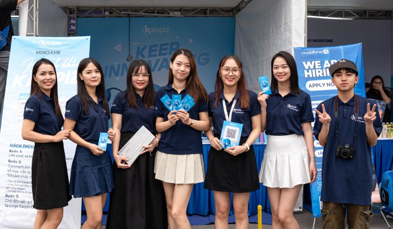 Kaopiz welcomed hundreds of students at the UET Job Fair 2024.